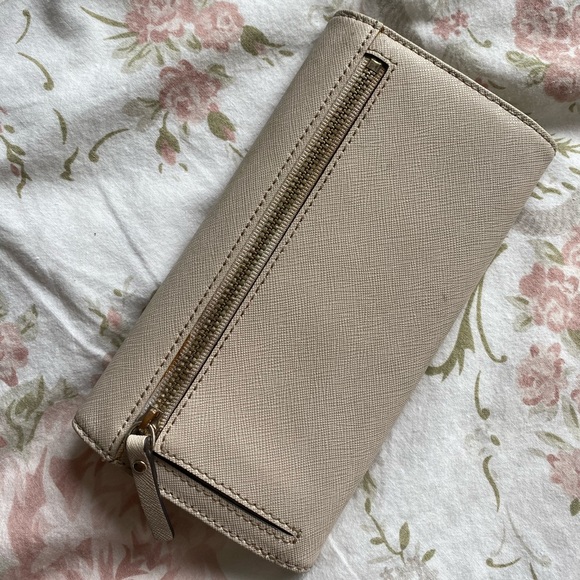 KATE SPADE WALLET✨ - Picture 4 of 4